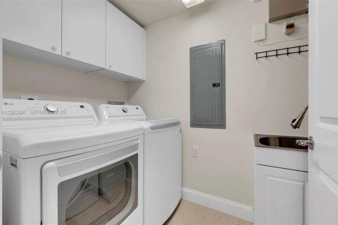 Condominio en venta en Fort Lauderdale, Florida, 3 dormitorios, 170.57 m2 № 2028518 - foto 25