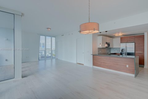 Copropriété à louer à Miami, Floride: 2 chambres, 113.9 m2 № 2415642 - photo 2