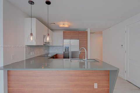 Copropriété à louer à Miami, Floride: 2 chambres, 113.9 m2 № 2415642 - photo 3