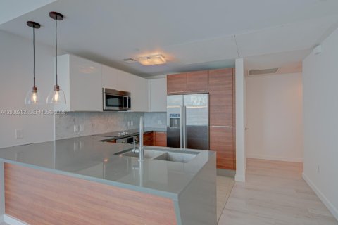 Copropriété à louer à Miami, Floride: 2 chambres, 113.9 m2 № 2415642 - photo 4