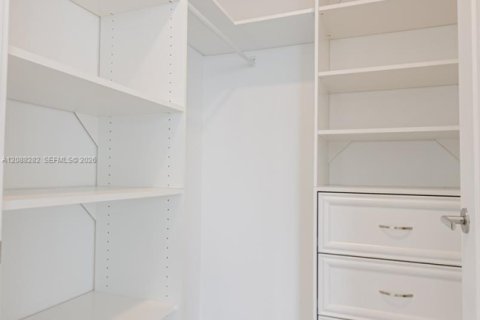 Copropriété à louer à Miami, Floride: 2 chambres, 113.9 m2 № 2415642 - photo 15