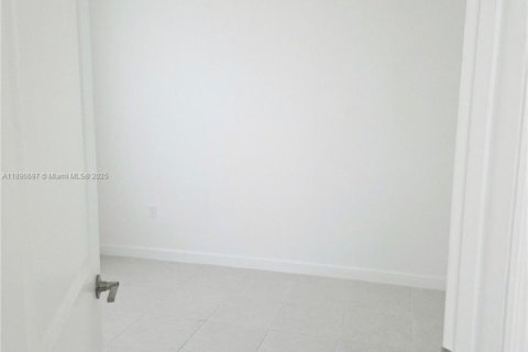 Townhouse in Homestead, Florida 3 bedrooms № 1944483 - photo 4