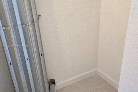 Townhouse in Homestead, Florida 3 bedrooms № 1944483 - photo 14