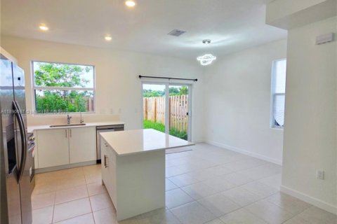 Townhouse in Homestead, Florida 3 bedrooms № 1944483 - photo 9