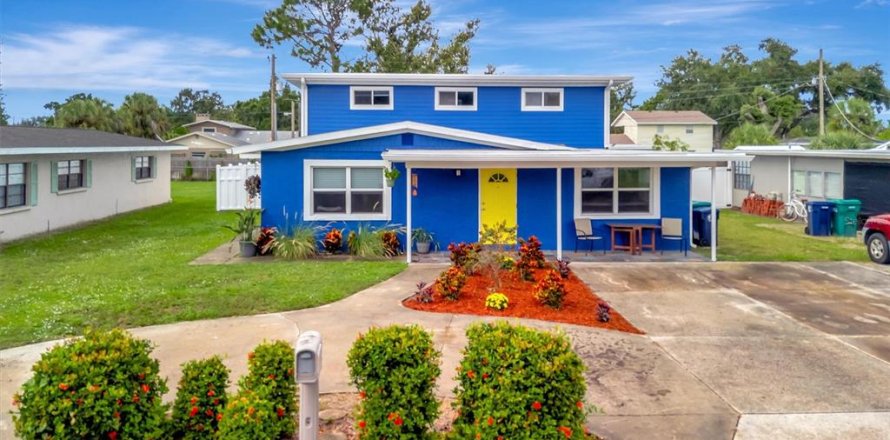 House in Palmetto, Florida 4 bedrooms, 179.12 sq.m. № 1901855