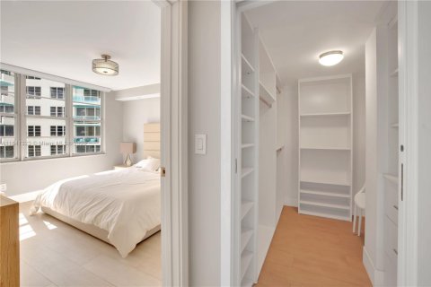 Condo in Miami Beach, Florida, 2 bedrooms  № 1832255 - photo 16