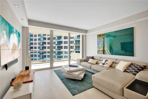 Condo in Miami Beach, Florida, 2 bedrooms  № 1832255 - photo 5