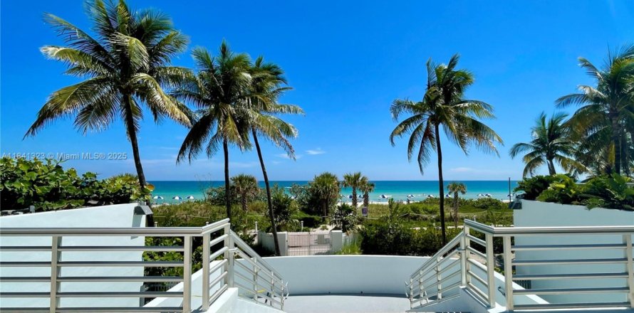 Condo in Miami Beach, Florida, 2 bedrooms № 1832255