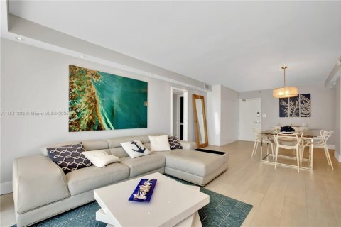 Condo in Miami Beach, Florida, 2 bedrooms  № 1832255 - photo 6