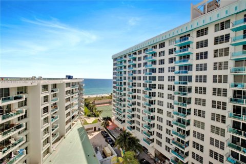 Condo in Miami Beach, Florida, 2 bedrooms  № 1832255 - photo 29