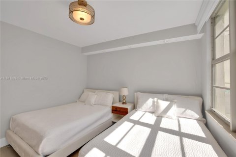 Condo in Miami Beach, Florida, 2 bedrooms  № 1832255 - photo 21
