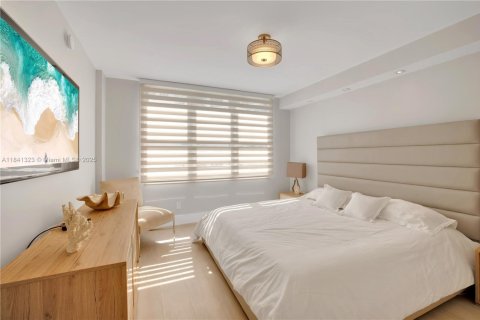 Condo in Miami Beach, Florida, 2 bedrooms  № 1832255 - photo 13