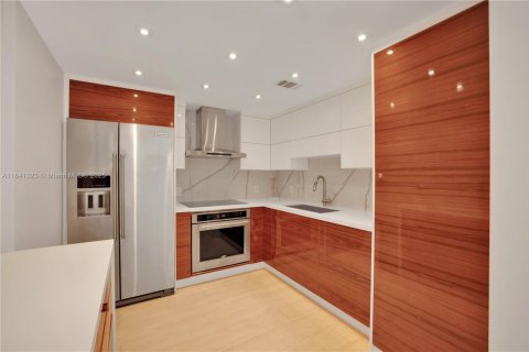Condo in Miami Beach, Florida, 2 bedrooms  № 1832255 - photo 9