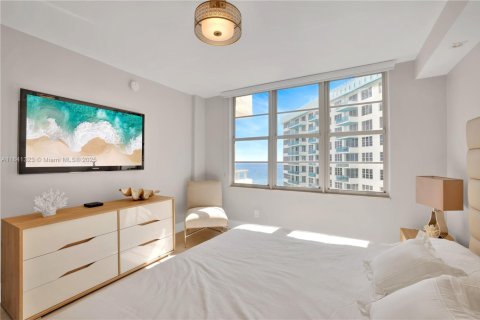 Condo in Miami Beach, Florida, 2 bedrooms  № 1832255 - photo 14