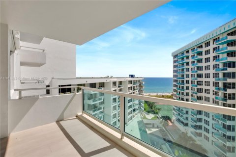 Condo in Miami Beach, Florida, 2 bedrooms  № 1832255 - photo 2