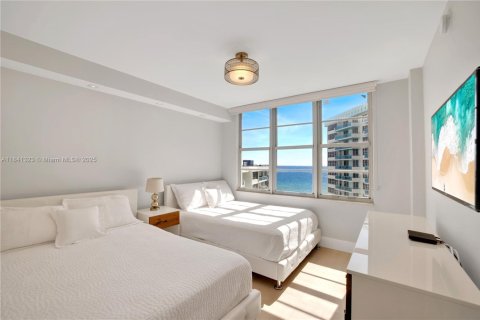 Condo in Miami Beach, Florida, 2 bedrooms  № 1832255 - photo 19