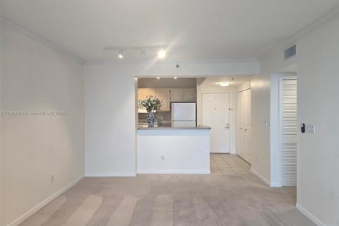 Condominio en alquiler en Miami, Florida, 1 dormitorio, 66.05 m2 № 2011798 - foto 2