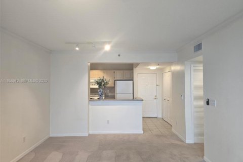 Condominio en alquiler en Miami, Florida, 1 dormitorio, 66.05 m2 № 2011798 - foto 20
