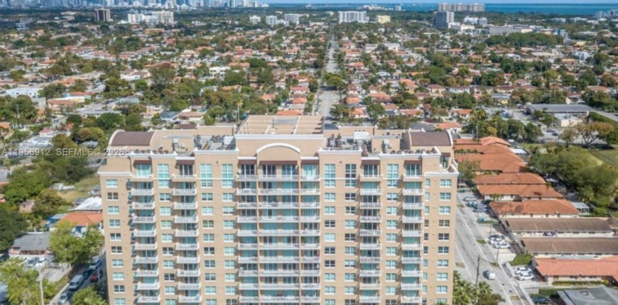 Condominio en Miami, Florida, 1 dormitorio  № 2011798