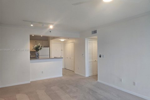 Condominio en alquiler en Miami, Florida, 1 dormitorio, 66.05 m2 № 2011798 - foto 4