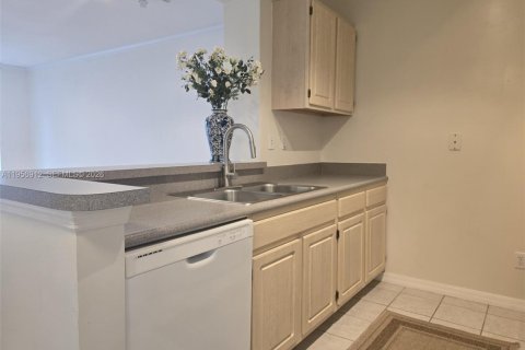 Condominio en alquiler en Miami, Florida, 1 dormitorio, 66.05 m2 № 2011798 - foto 5