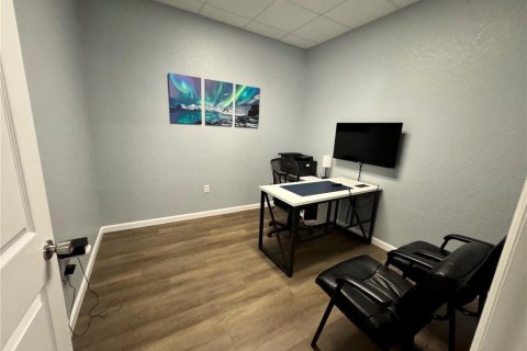 Propiedad comercial en alquiler en Haines City, Florida, 767 m2 № 1512048 - foto 9
