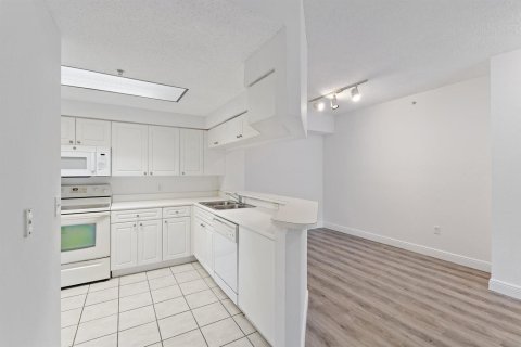 Condo in Palm Beach Gardens, Florida, 1 bedroom  № 2087150 - photo 13