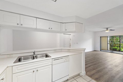 Condo in Palm Beach Gardens, Florida, 1 bedroom  № 2087150 - photo 16