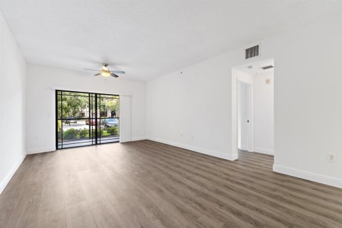 Condo in Palm Beach Gardens, Florida, 1 bedroom  № 2087150 - photo 6
