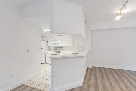 Condo in Palm Beach Gardens, Florida, 1 bedroom  № 2087150 - photo 12