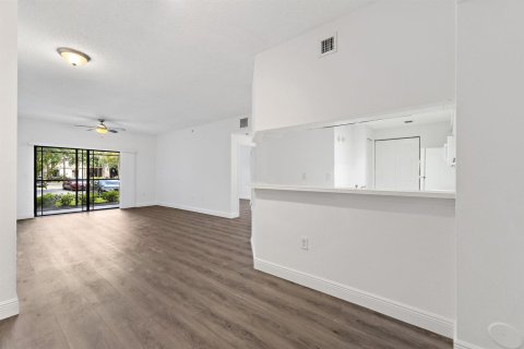 Condo in Palm Beach Gardens, Florida, 1 bedroom  № 2087150 - photo 11