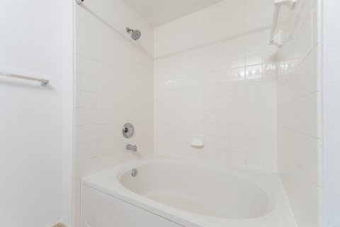Condo in Palm Beach Gardens, Florida, 1 bedroom  № 2087150 - photo 27