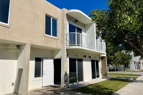 Купить таунхаус в Хомстед, Флорида 4 спальни, 133.22м2, № 1957872 - фото 1