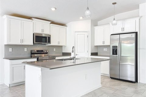 House in TRINITY LAKES in Groveland, Florida 4 bedrooms, 180.23 sq.m. № 2216857 - photo 6