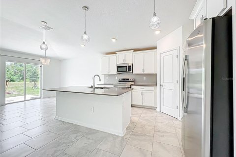 House in TRINITY LAKES in Groveland, Florida 4 bedrooms, 180.23 sq.m. № 2216857 - photo 10