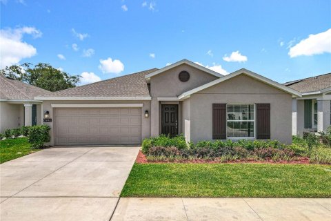House in TRINITY LAKES in Groveland, Florida 4 bedrooms, 180.23 sq.m. № 2216857