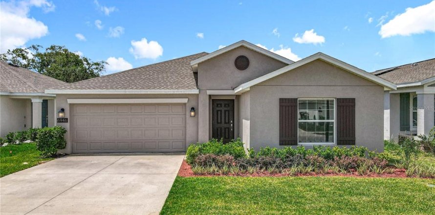 House in TRINITY LAKES in Groveland, Florida 4 bedrooms, 180.23 sq.m. № 2216857