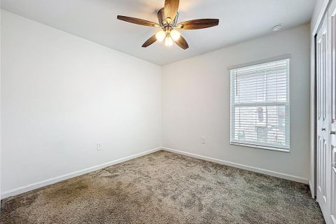 House in TRINITY LAKES in Groveland, Florida 4 bedrooms, 180.23 sq.m. № 2216857 - photo 14