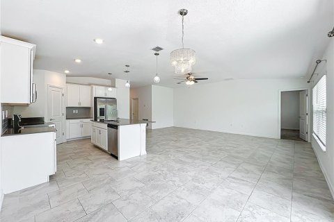 House in TRINITY LAKES in Groveland, Florida 4 bedrooms, 180.23 sq.m. № 2216857 - photo 8