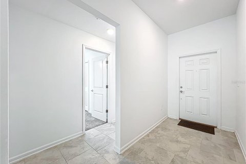 House in TRINITY LAKES in Groveland, Florida 4 bedrooms, 180.23 sq.m. № 2216857 - photo 3