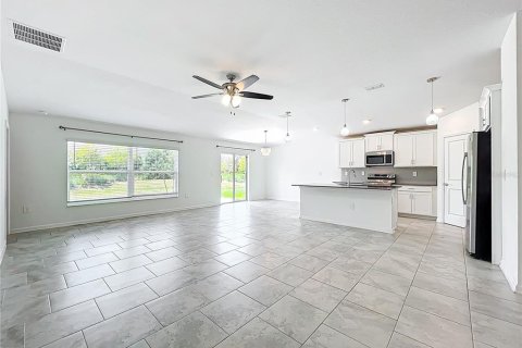 House in TRINITY LAKES in Groveland, Florida 4 bedrooms, 180.23 sq.m. № 2216857 - photo 4