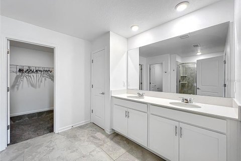 House in TRINITY LAKES in Groveland, Florida 4 bedrooms, 180.23 sq.m. № 2216857 - photo 20