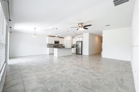 House in TRINITY LAKES in Groveland, Florida 4 bedrooms, 180.23 sq.m. № 2216857 - photo 5