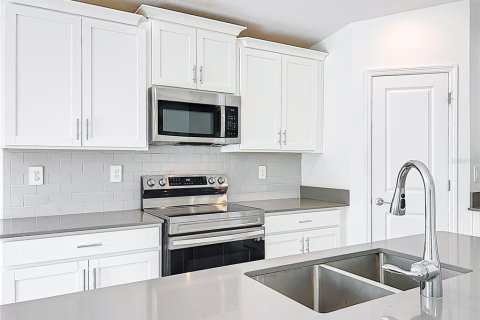 House in TRINITY LAKES in Groveland, Florida 4 bedrooms, 180.23 sq.m. № 2216857 - photo 7