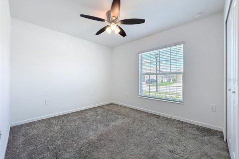 House in TRINITY LAKES in Groveland, Florida 4 bedrooms, 180.23 sq.m. № 2216857 - photo 11