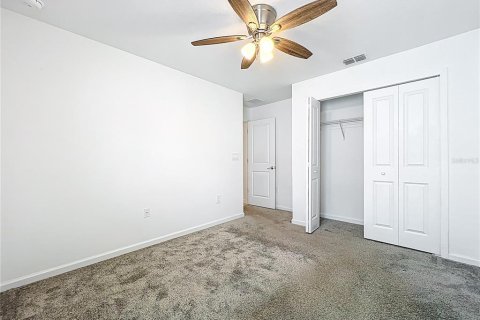 House in TRINITY LAKES in Groveland, Florida 4 bedrooms, 180.23 sq.m. № 2216857 - photo 16