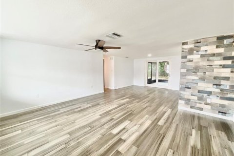 Villa ou maison à vendre à Holiday, Floride: 2 chambres, 122.07 m2 № 1677925 - photo 5