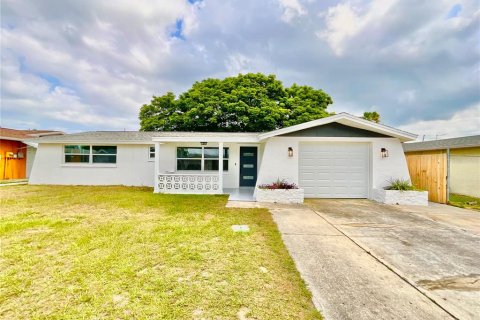 Villa ou maison à vendre à Holiday, Floride: 2 chambres, 122.07 m2 № 1677925 - photo 1