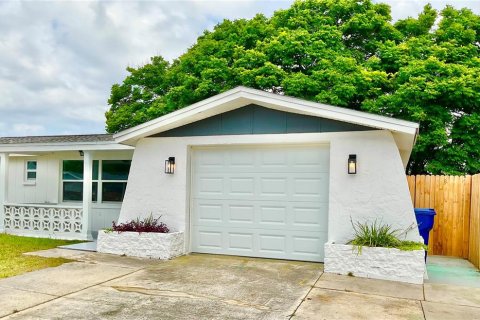 Villa ou maison à vendre à Holiday, Floride: 2 chambres, 122.07 m2 № 1677925 - photo 3