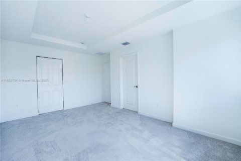 Townhouse in Pembroke Park, Florida 3 bedrooms, 118.54 sq.m. № 1875544 - photo 18